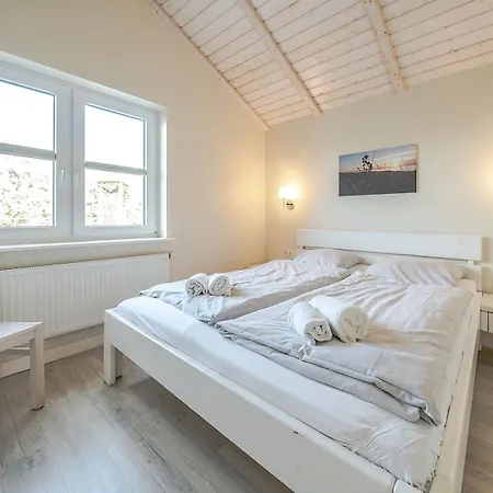 Nordsee-rueckzugsort Mit Wallbox, Sauna & Gartenidylle * Dagebüll